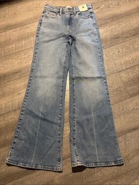Universal Thread High-Rise Light Wash Wide-Leg Jeans